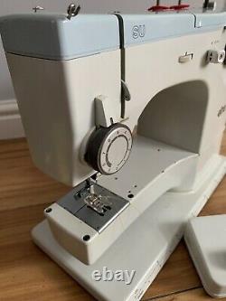 ELA SU SEWING MACHINE VINTAGE HEAVY DUTY With CASE AND PEDAL