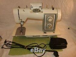 Kenmore 158.161 HEAVY DUTY INDUSTRIAL STRENGTH SEWING MACHINE Off White/Green