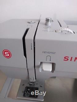 Singer 4423 Heavy Duty Sewing Machine. 5x used. Excellent cond. Bargain price