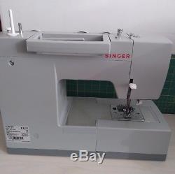 Singer 4423 Heavy Duty Sewing Machine. 5x used. Excellent cond. Bargain price