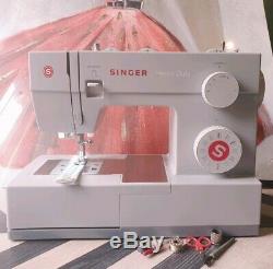 Singer Heavy Duty 4423 Electric Sewing Machine + Foot Pedal Hardly Used Working